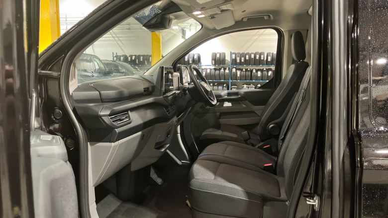 Ford Transit Custom E-320 L1 Rwd 100kW 65kWh H1 Van Limited Auto